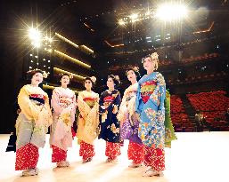Maiko at Kyoto theater ahead of January performance