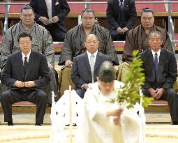 3 sumo grand champions attend pre-tournament ceremony