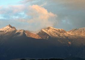 Sakurajima volcano gets season's 1st snowcap