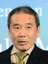 Murakami makes surprise appearance at literature event