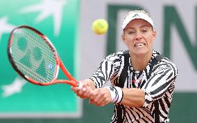 Australian Open champion Kerber loses in 1st round at French Open