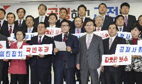 S. Korea's ruling party breaks up with anti-Park group's departure