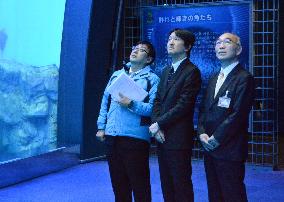 Prince Akishino visits Yokohama aquarium