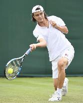 Japan's Daniel defeated in Wimbledon 1st round