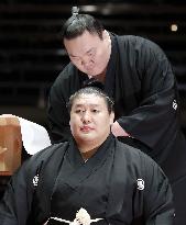 Sumo: retirement rite for Takanoiwa