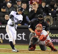Ichiro ties Harimoto's record for most career hits