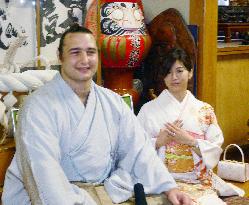 Bulgarian ozeki Kotooshu announces engagement