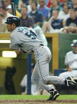 Mariners' Ichiro goes 3-for-5 against Brewers