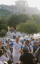 (2)Greece braces for Olympic opening