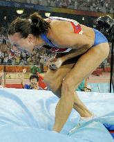 Russia's Isinbaeva wins Olympic pole vault with world record