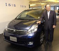 Toyota unveils new minivan 'Isis'