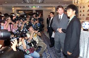 Japan soccer squad gets hero's welcome