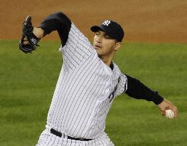 Yankees' Pettitte starts vs. Rangers in Game 3