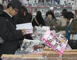 K-pop girl idols draw young Japanese with Net blitz, boy band boo