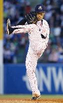 Swallows get to Kuroda early to snap losing skid