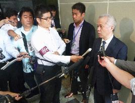 TEPCO chief meets with reporters