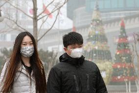 "Smoggy white Christmas" in Beijing