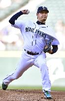 Baseball: Iwakuma gets 7th win as Mariners beat Pirates