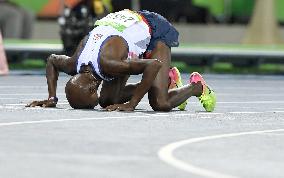 Olympic scenes: Gold medalist Farah kisses track