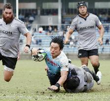 Rugby: Yamaha forwards power Jubilo to 5th straight win