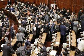 Lower house passes pension reform bill amid opposition protest