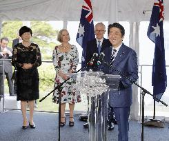 Turnbull hosts reception for Abe in Sydney