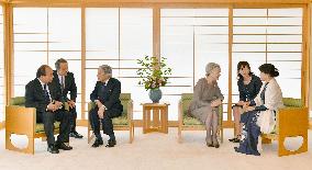 Japanese emperor meets with Vietnamese PM