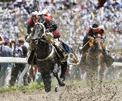 Armored warriors compete in horse race