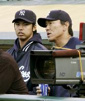 Matsui, Igawa watch Yankees-Athletics game