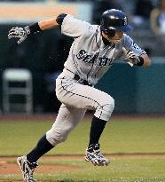 Ichiro 2-for-4 against Athletics