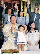 Yokozuna Hakuho clinches Nagoya sumo tournament title