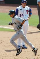 Suzuki hits grand slam against Rangers