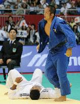 Japan's Akimoto wins gold at world judo c'ships