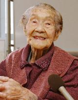 Centenarians in Japan number record 25,606