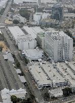 Toyota to halve domestic output, suspends factory operations