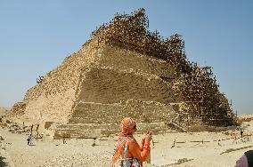 Egypt resumes restoration of oldest pyramid