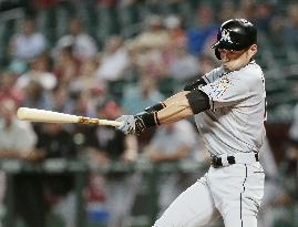 Ichiro singles against D-Backs