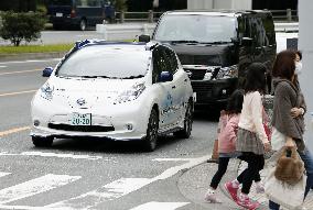 Nissan test-drives self-driving car on ordinary road