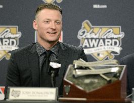 Blue Jays' Josh Donaldson wins Hank Aaron Award