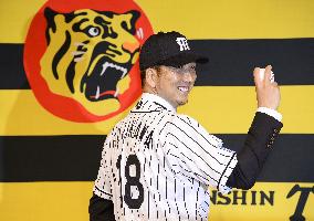 Fujikawa rejoins Hanshin Tigers