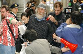 (4)Chess legend Bobby Fischer released, to leave for Iceland