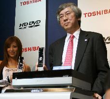 Toshiba launches world's 1st HD DVD player in Japan