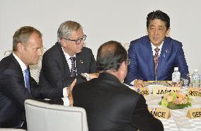 Abe likely to announce Monday whether to raise sales tax