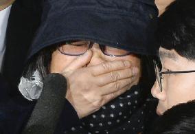 Key figure in S. Korea scandal appears before prosecutors, apologizes