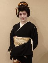 American aspires to fulfill childhood dream as geisha in Japan