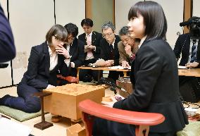 Polish woman loses in pro shogi debut