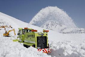 Snow removal operations in Shiretoko
