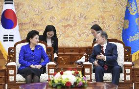 S. Korea's Moon meets with Chinese vice premier