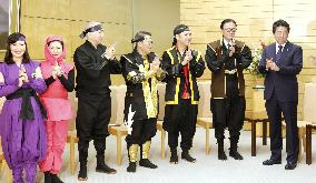 "Ninjas" visit Japan PM Abe's office