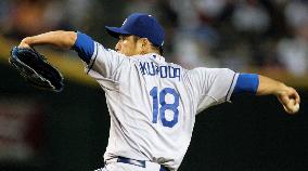 Kuroda gets 4th win as Dodgers top D'Backs